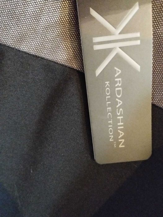 НОВА С ЕТИКЕТ Рокля KARDASHIAN Collection  размер L  черна