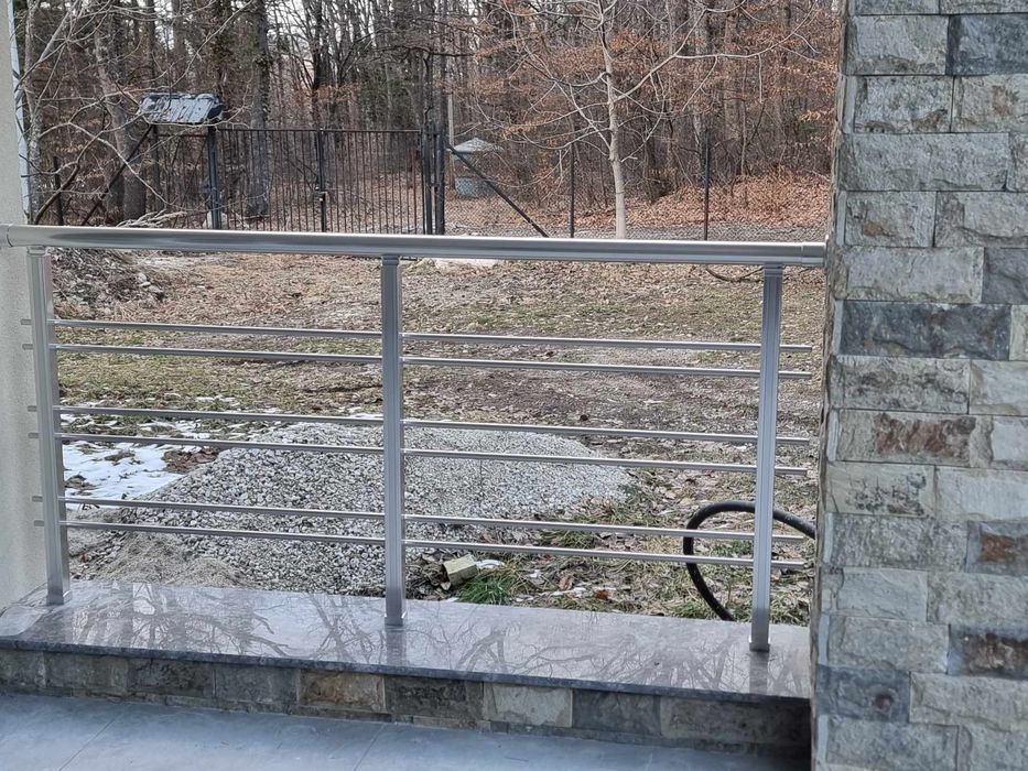 Алуминиеви и стъклени парапети