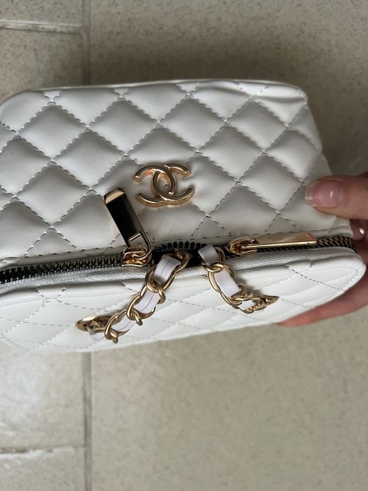 Дамска бяла чанта