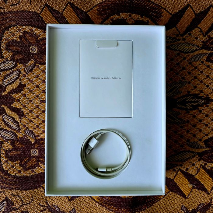 Продам электронный планшет Apple