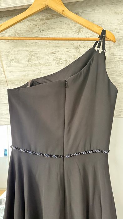 Официална рокля с едно рамо