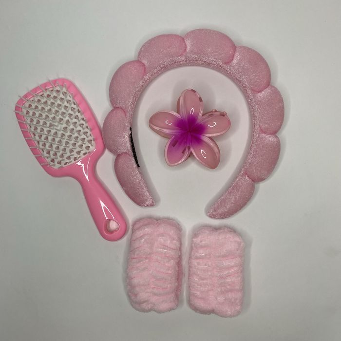 Новогодние наборы подарков для девочек и девушек