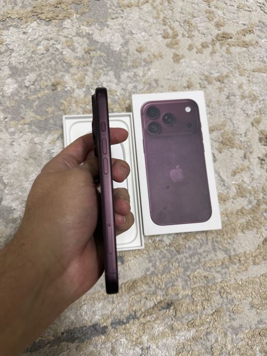Iphone 18 pro burgundy