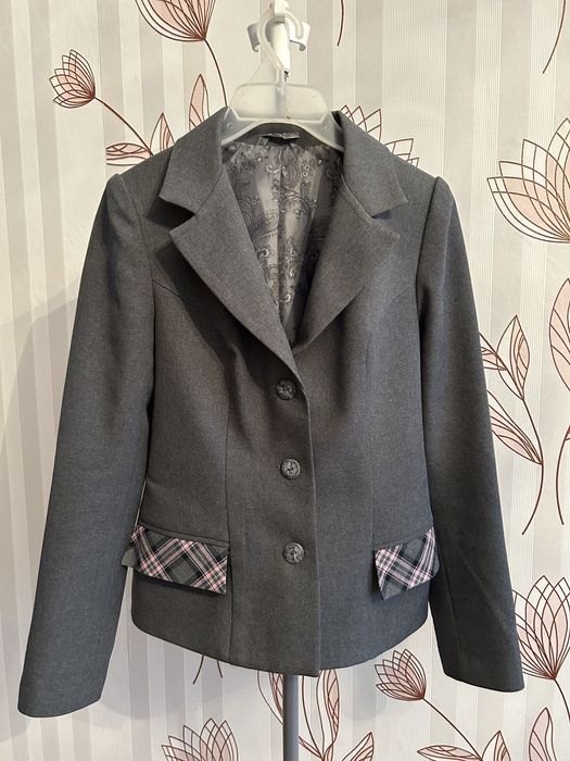 Серый костюм двойка