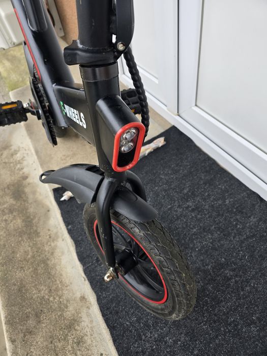 Bicicletă electrică E-Wheels