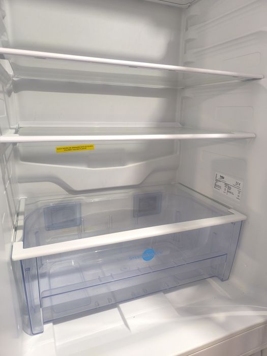 Хладилник с фризер Беко 325л