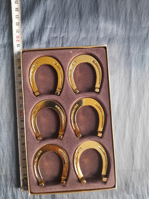 Медальони  от сребро и бронзови подкови