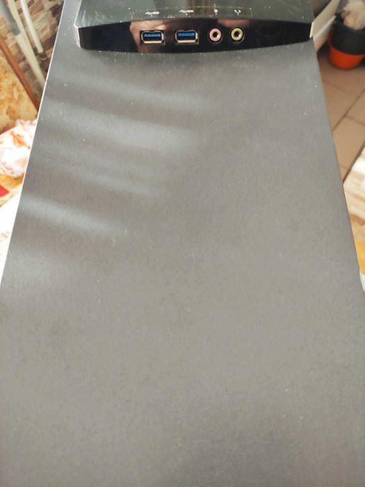 calculator HP I7 2600K , HD 5770, carcasa mare, sursa buna, hdd de 2TB