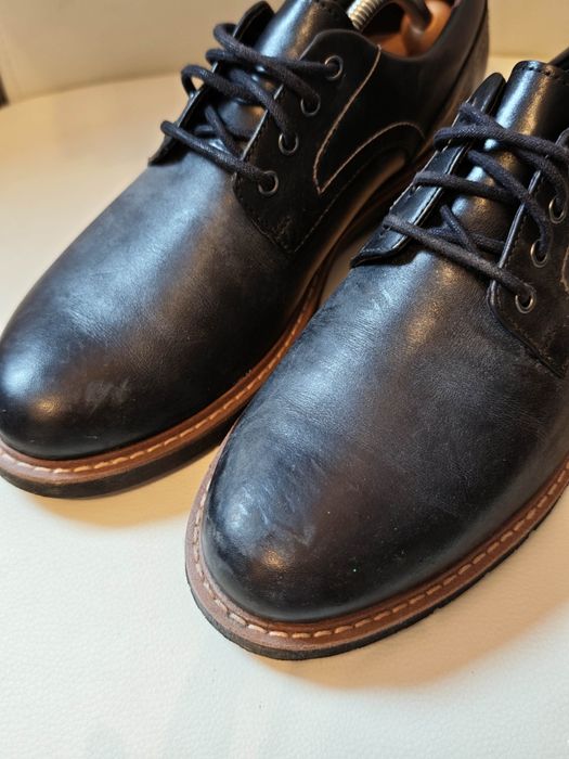 Обувки Clarks 

Кожени обувки Batcombe Hall тип Derby,