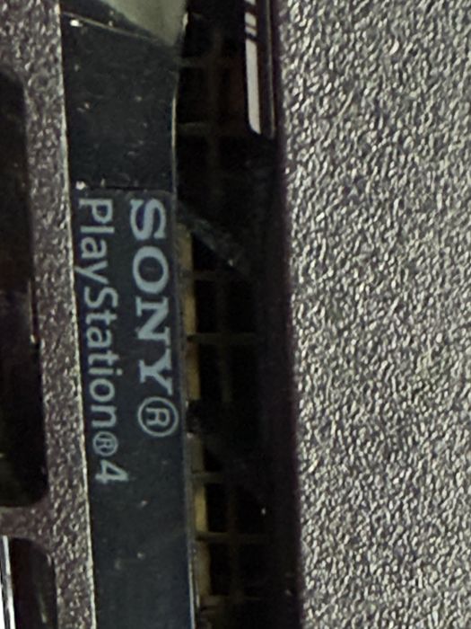 Продается ps4, в отличном состояний!