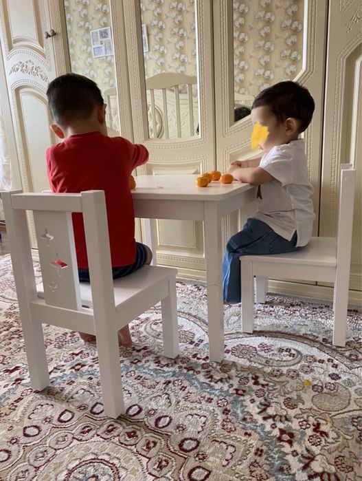 Детский стол со стульями