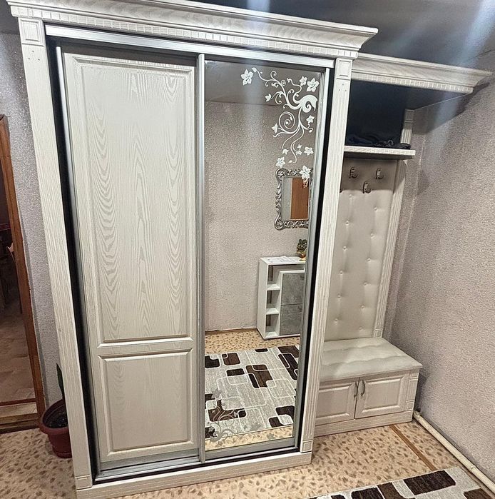 Продаю: Шкаф для прихожей