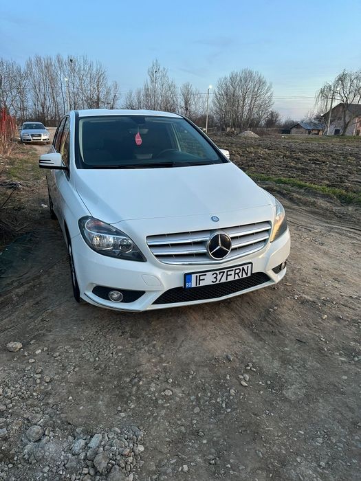 Usa stanga dreapta fata stanga dreapta spate Mercedes B-Class W246 2013 hatchback 1.8Cdi