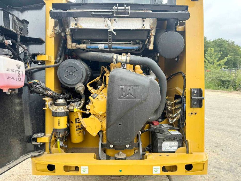 Фронтален товарач Caterpillar 216B – 2,6 т, 49 к.с. (Нов) +Видео