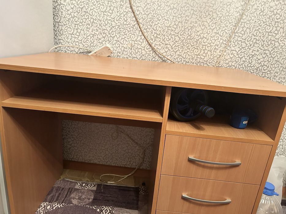 Продам компьютерный стол отличном состоянии