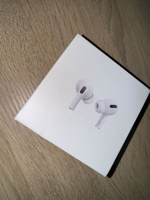 AirPods Pro  (MagSafe Charging Case)