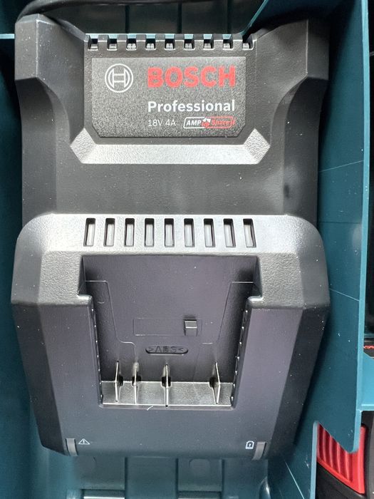 Rotopercutor Bosch gbh 18V-21 cu 2 ac de 5 ah si inc-Sigilat