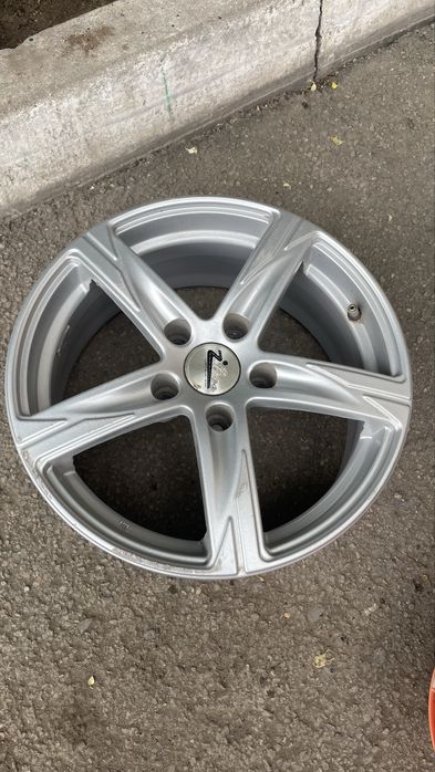 Продам диски R17 в хорошем состоянии