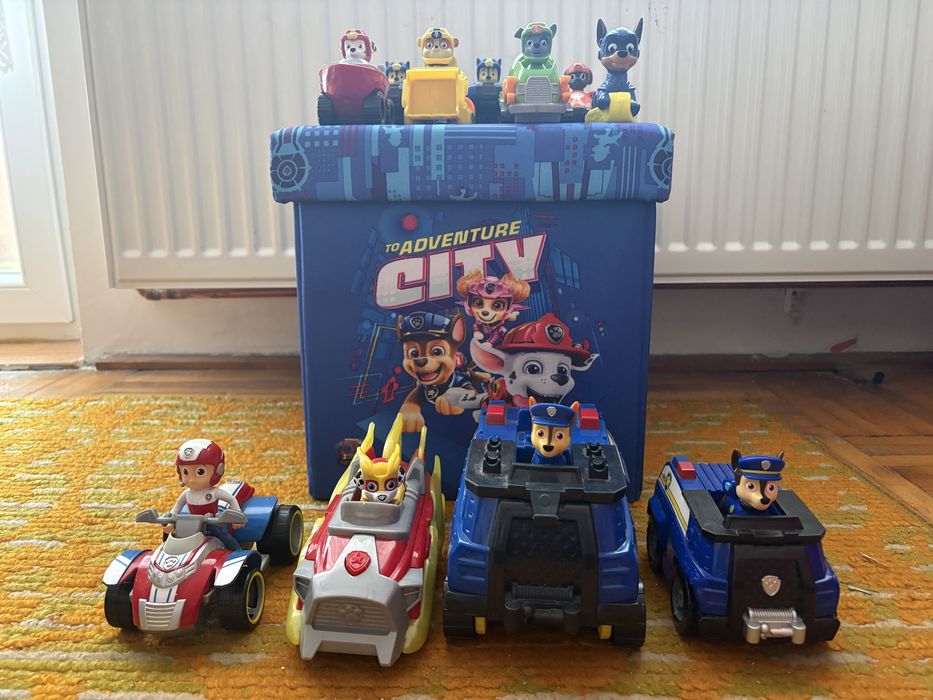 Set jucării Paw Patrol + taburet cu spațiu de depozitare (12 piese)