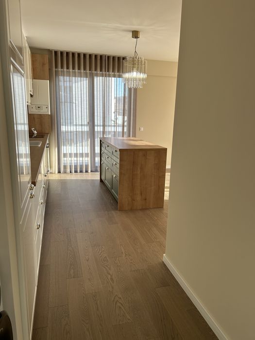 Imchiriez apartament 3 camere,complex nou, parcare subterana