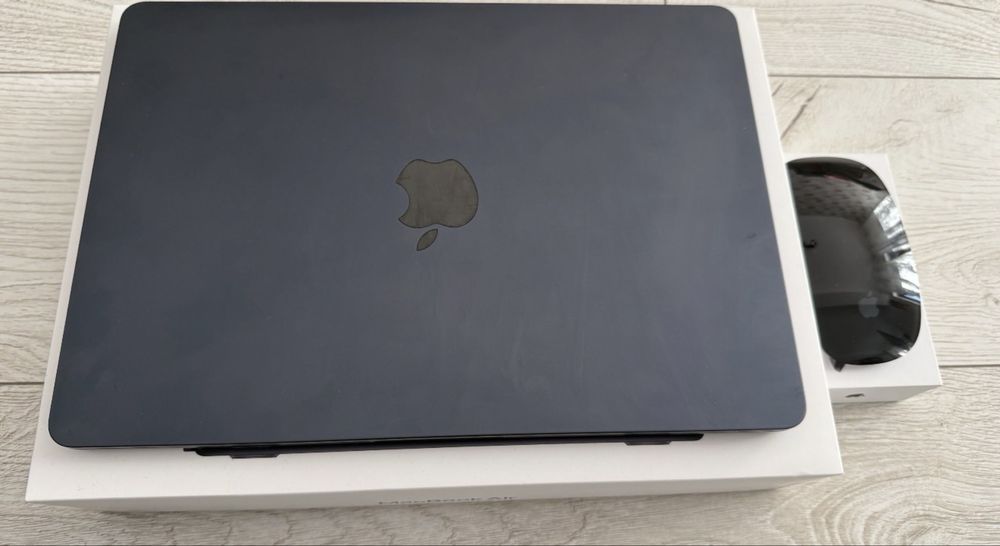 MacBook Air + Magic Mouse