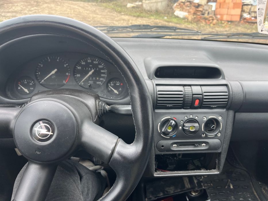 Опел Корса климатик