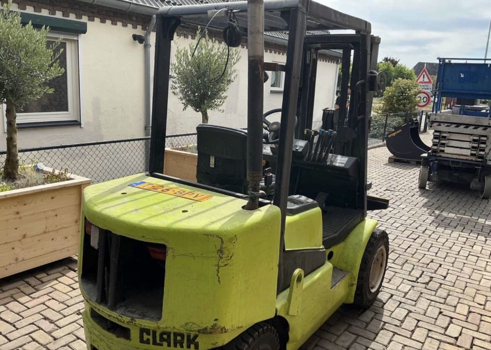 Stivuitor Clark Diesel  Defect