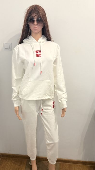 Спортен бял комлет на Hugo Bos