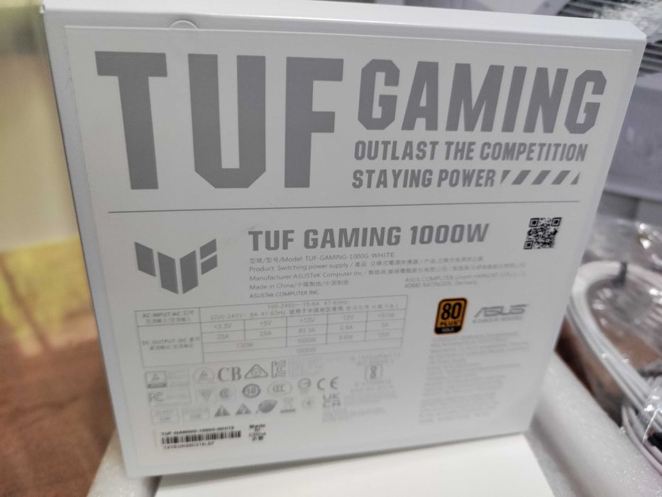 Продавам запазено захранване ASUS TUF Gaming 1000W Gold White Edition