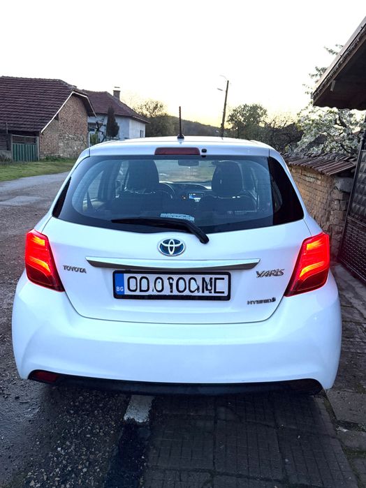 Toyota Yaris 1.5 Hybrid 2014г. Автоматик