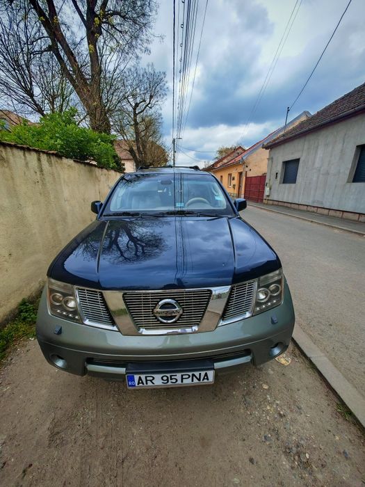 Vând Nissan Pathfinder