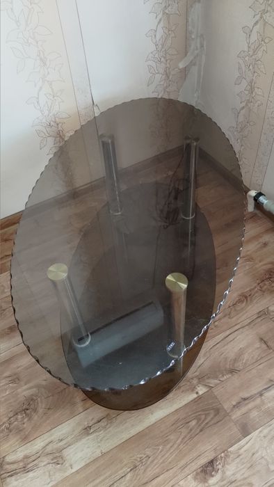 Отдам даром стеклянный столик
