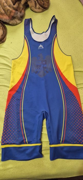 Vând dres lupte mărimea L
