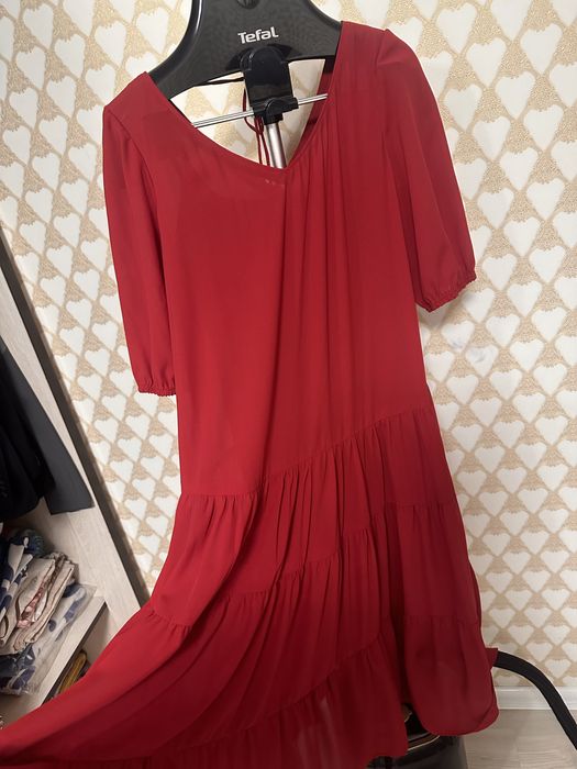 Продам платье красного цвета