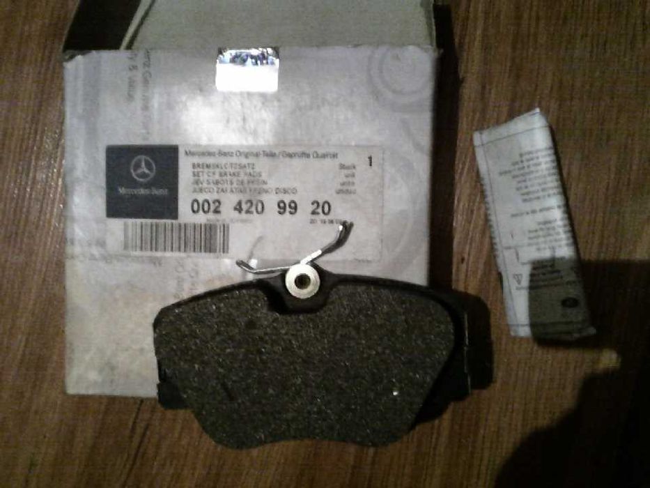 Продам колодки мерседес 124
