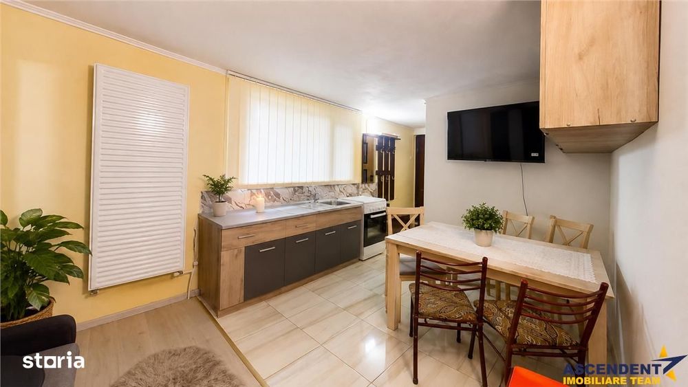 Corp de casa cu 2 imobile, intrari separate, pod si beci generos, Cent — fotografia 3