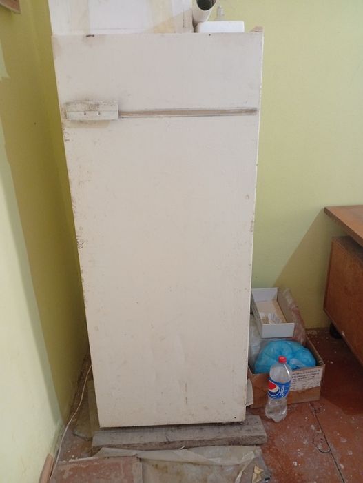 Sovutgich sotiladi oladiganlar boʻlsa narxini kelishtirib beraman telf