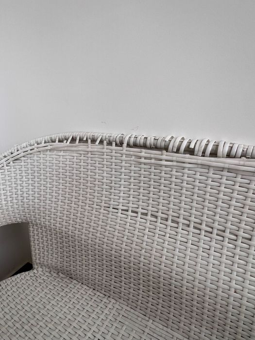 Градинско канапе от изкуствен бял ратан