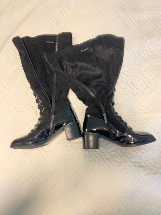 Елегантни дамски ботуши (лак и велур)