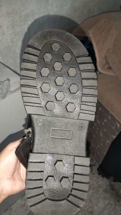 Продам зимние ботинки 35 р-р