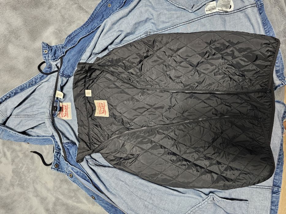 Продам джинсовую куртку Levi's