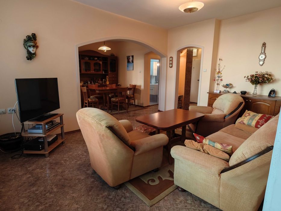 Продава се Тристаен апартамент в Плевен, Широк център - 102 кв.м за 1334 €/кв.м - Снимка #1