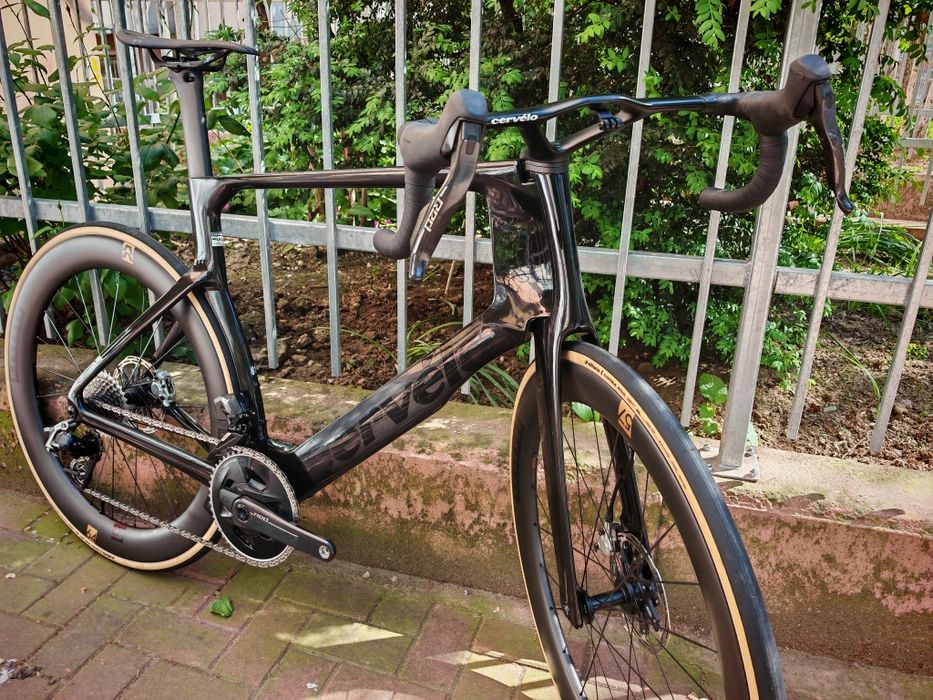 Bicicleta cursiera carbon Cervelo S5 size 61 Sram Red E1 Powermeter Reserve  64/57 stare F bună