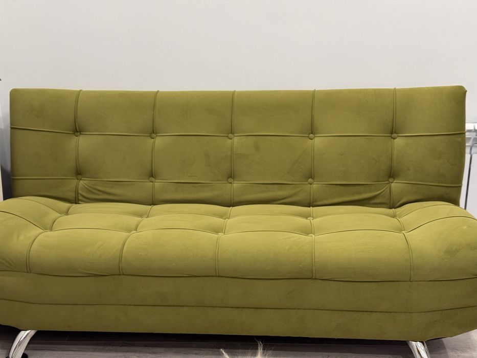 Диван зеленого цвета 180