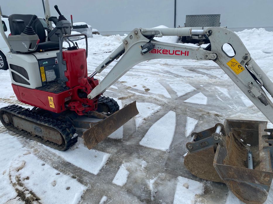 Vând miniexcavator Takeuchi tb210