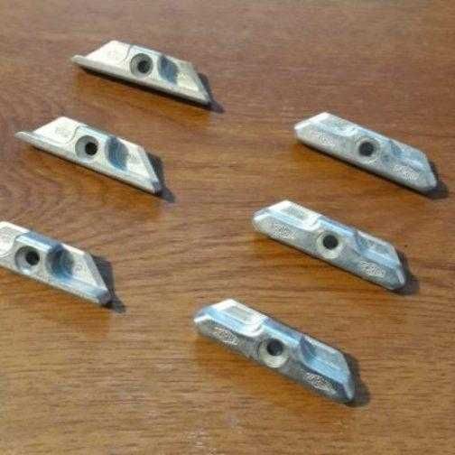 Maner usa aluminiu X502 alb si negru Magazin accesorii aluminiu PVC