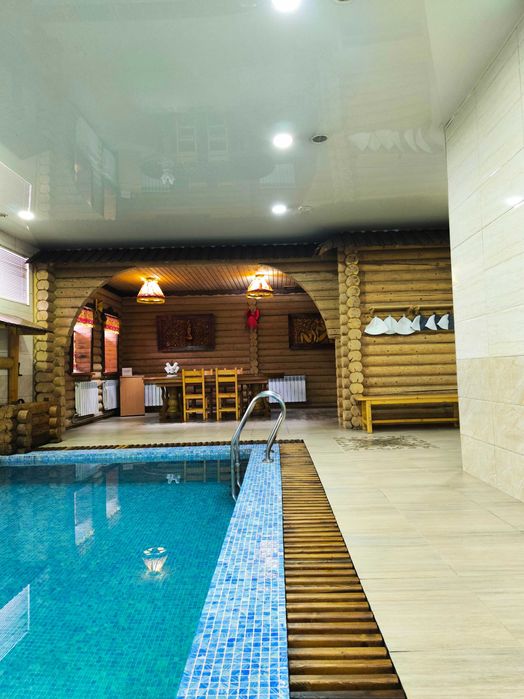 Сауна с бассейном в центре!