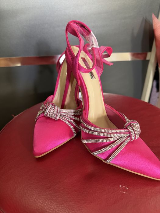 Pantofi eleganti roz cu eticheta