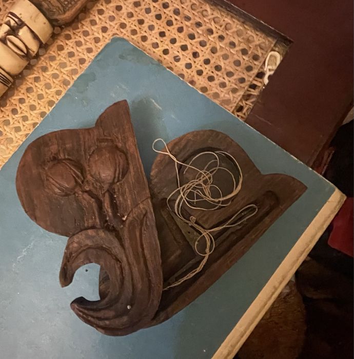 Cutie antica sculptata floral