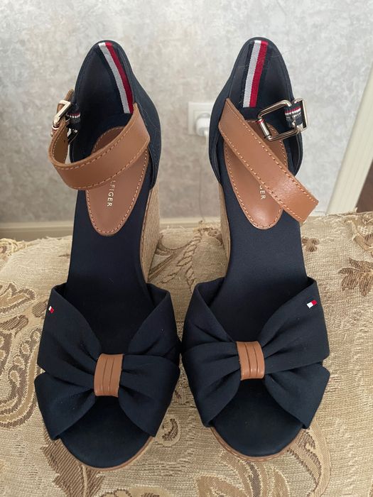 Продам босоножки Tommy Hilfiger
